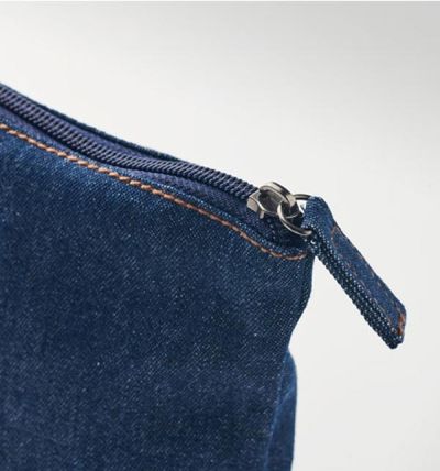 Cosmetic pouch with zipper 