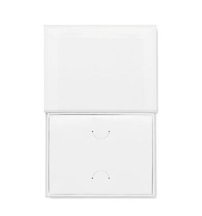 Gift card box with magnetic closure