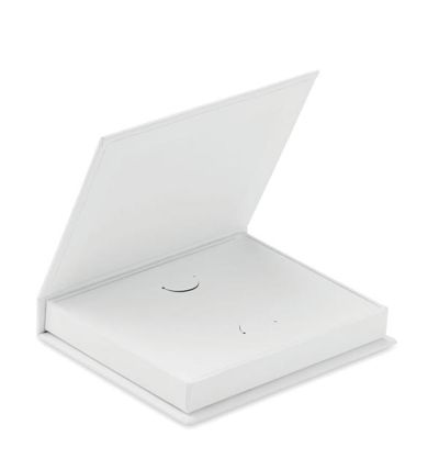 Gift card box with magnetic closure