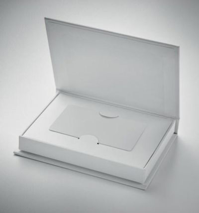 Gift card box with magnetic closure