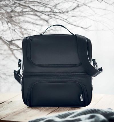 Сooler bag includes lunch box